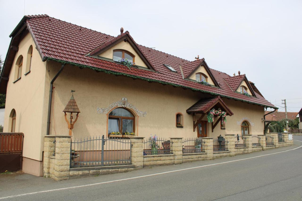 Penzion U Kapličky Mala Hrastice Esterno foto