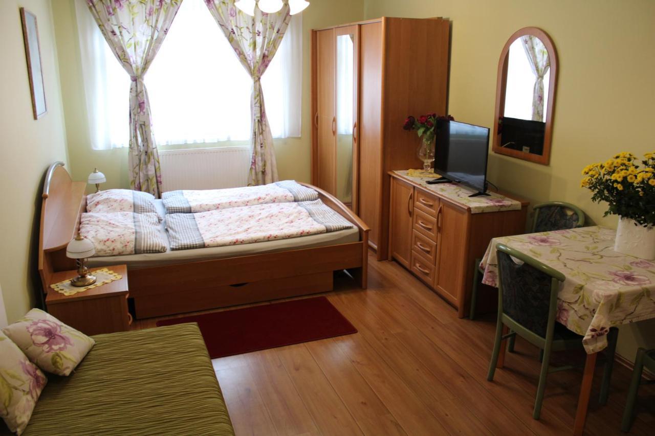 Penzion U Kapličky Mala Hrastice Esterno foto