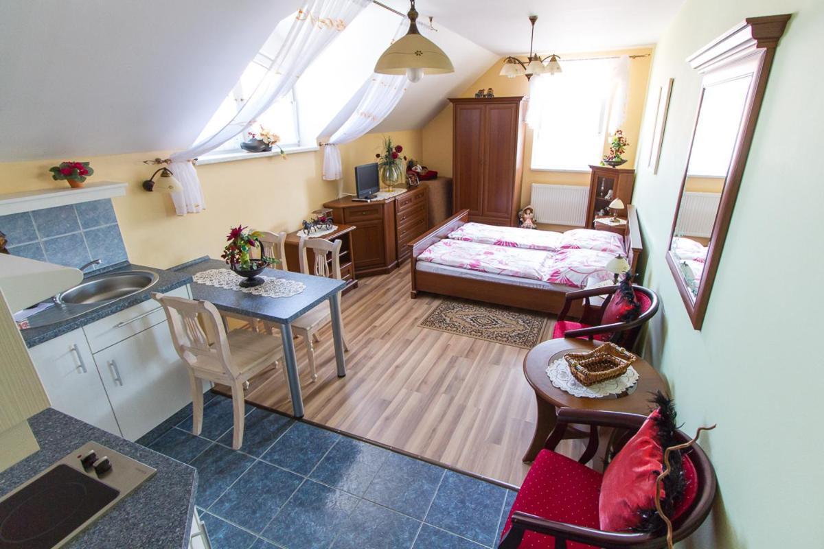 Penzion U Kapličky Mala Hrastice Esterno foto