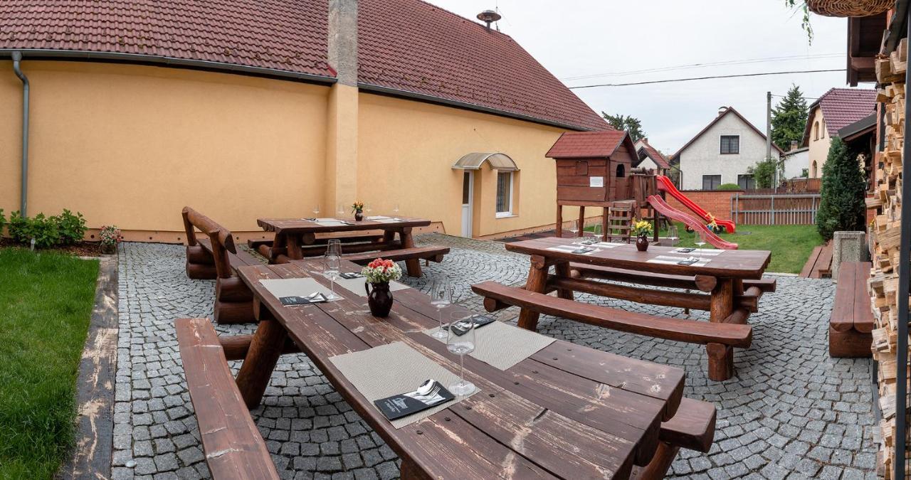 Penzion U Kapličky Mala Hrastice Esterno foto