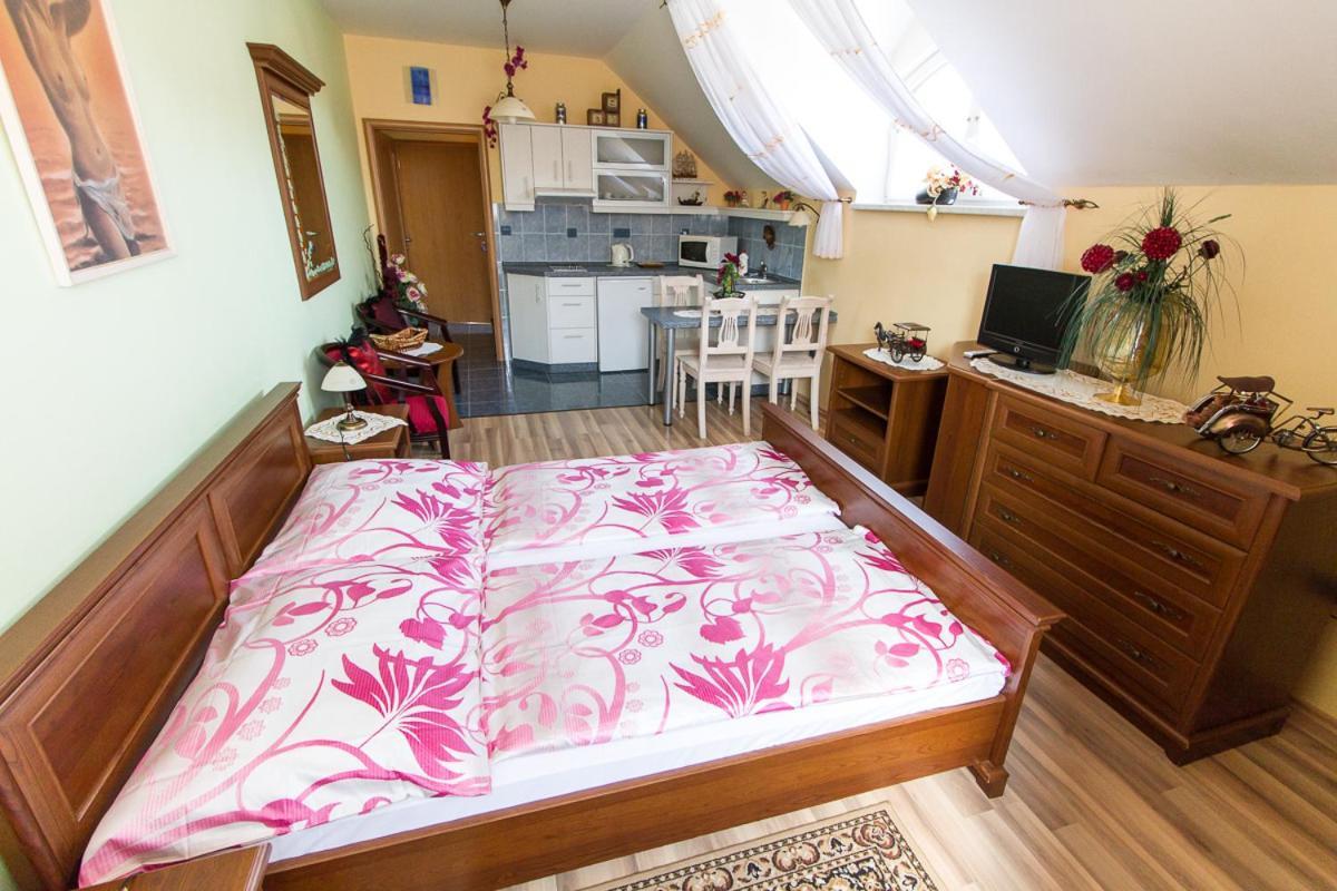 Penzion U Kapličky Mala Hrastice Esterno foto