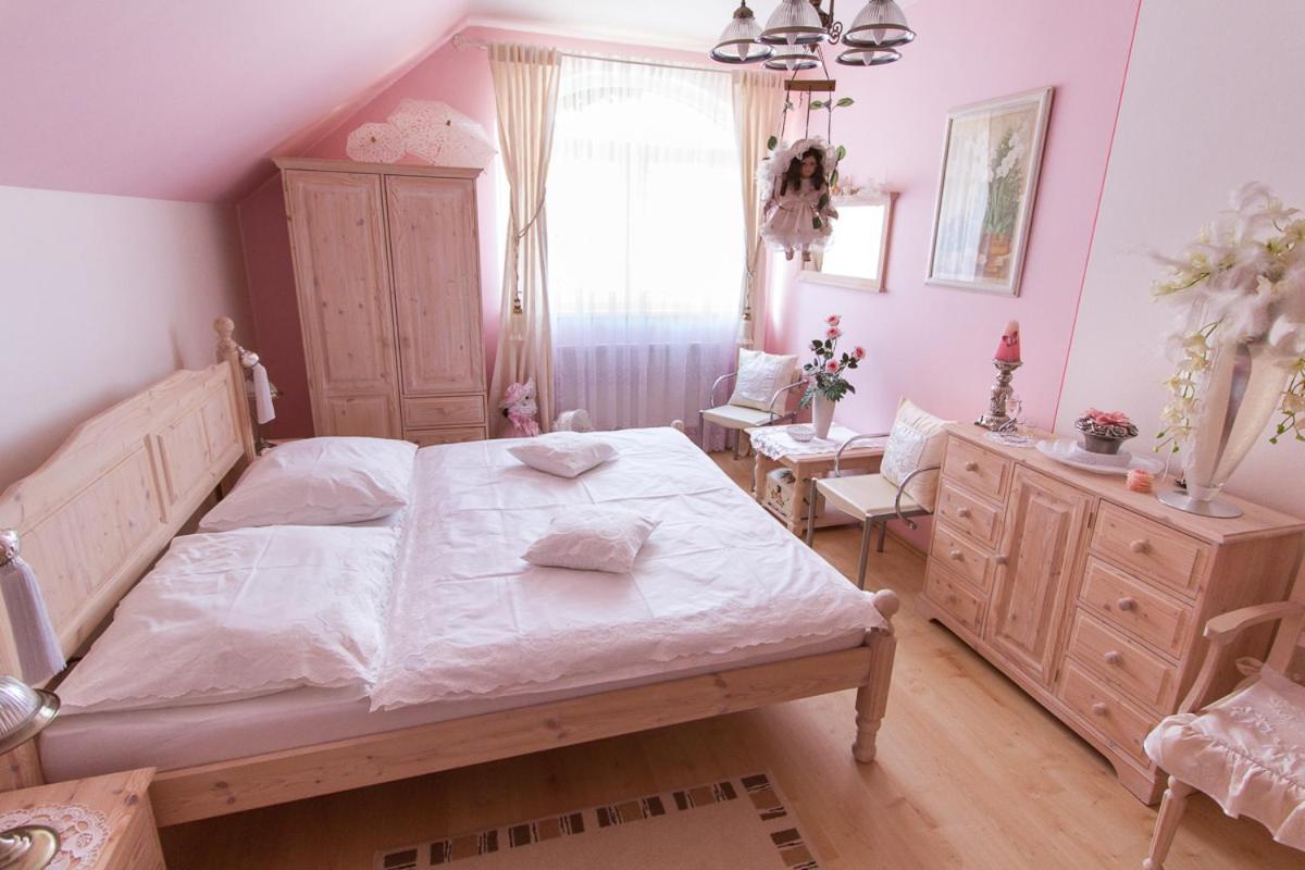 Penzion U Kapličky Mala Hrastice Esterno foto