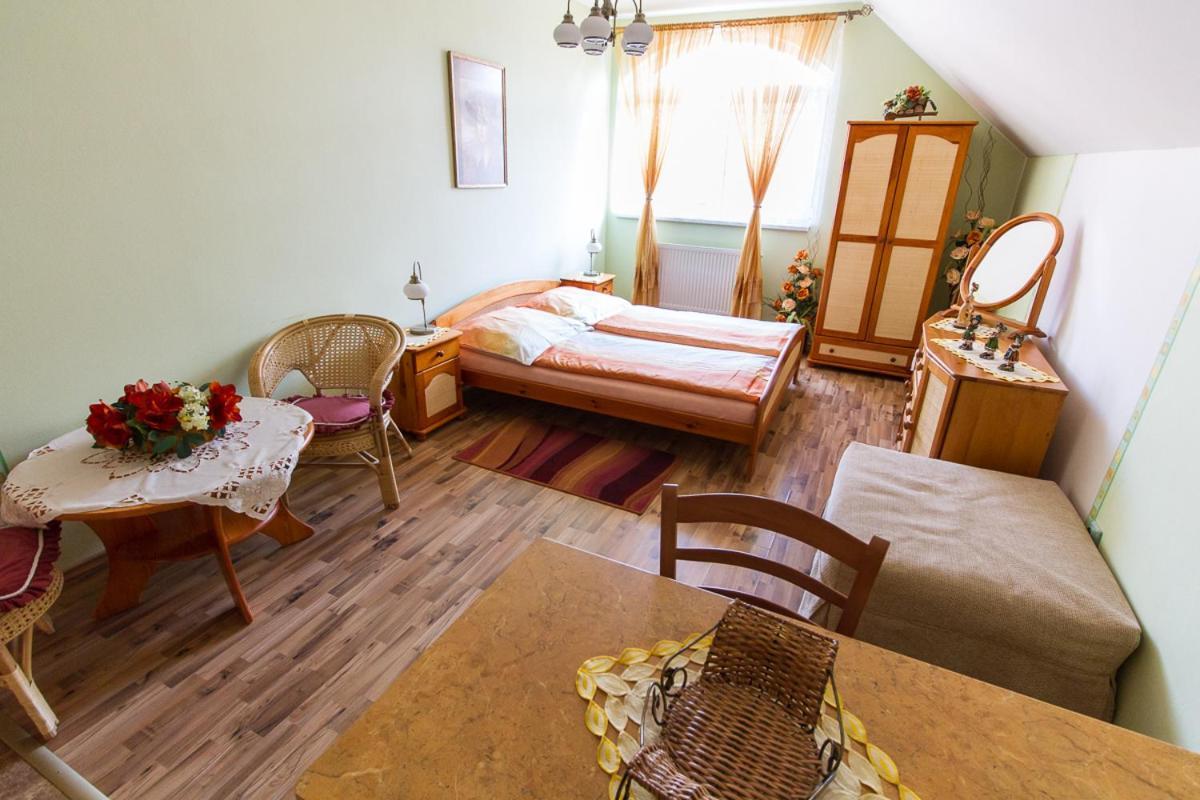 Penzion U Kapličky Mala Hrastice Esterno foto