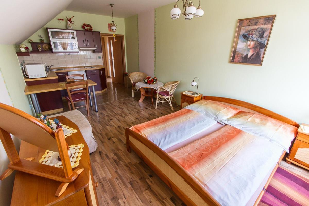 Penzion U Kapličky Mala Hrastice Esterno foto