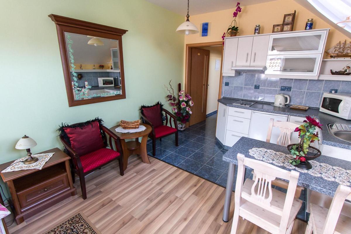 Penzion U Kapličky Mala Hrastice Esterno foto