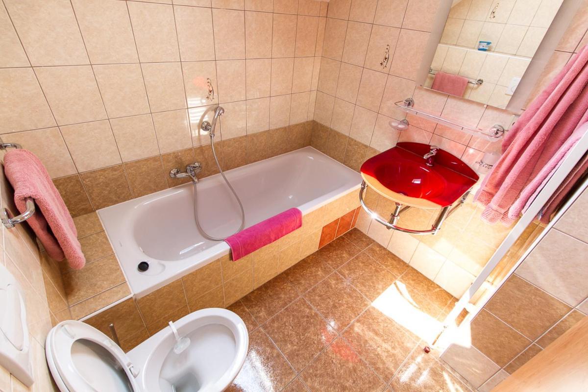 Penzion U Kapličky Mala Hrastice Esterno foto