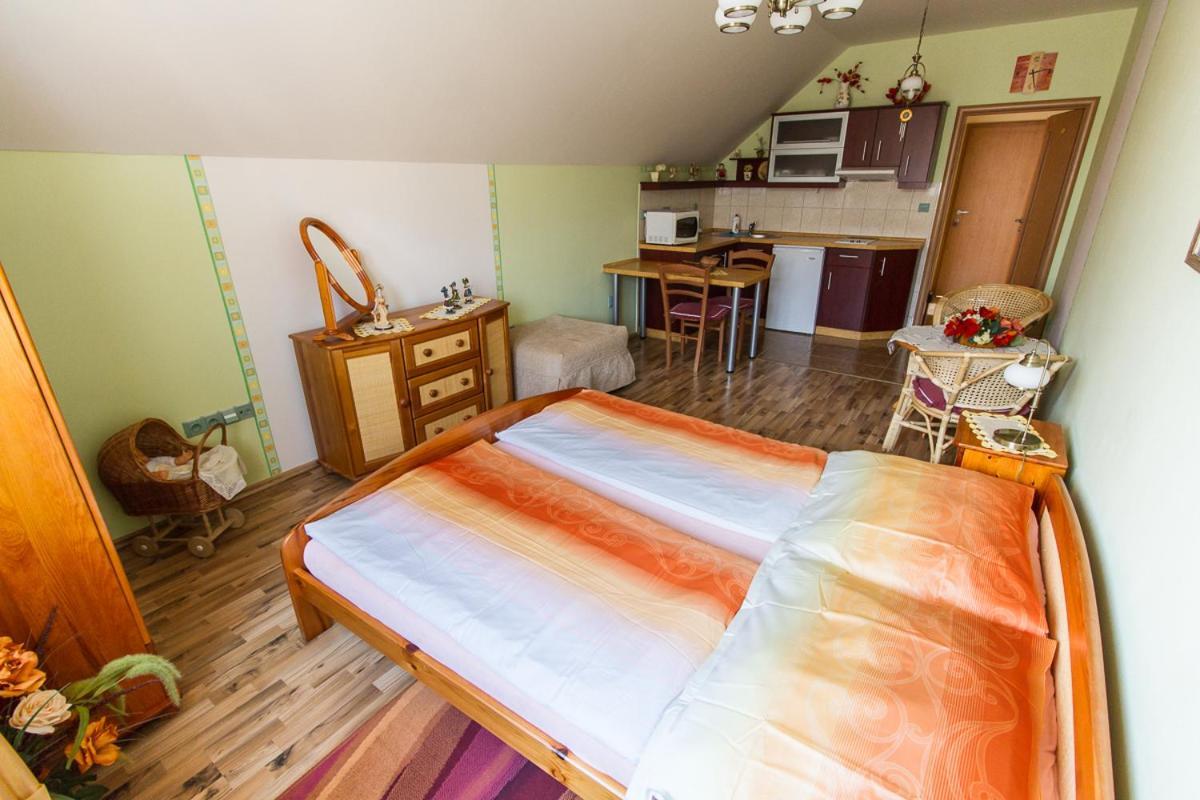 Penzion U Kapličky Mala Hrastice Esterno foto